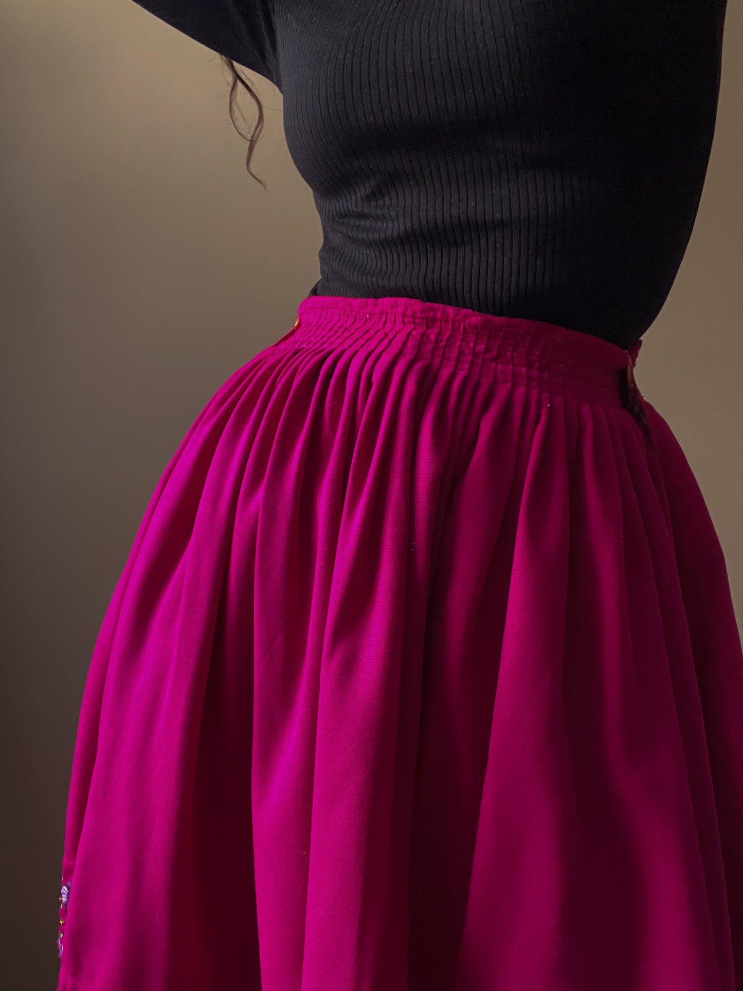 Preloved Holiday Embroidered Hem Full Skirt