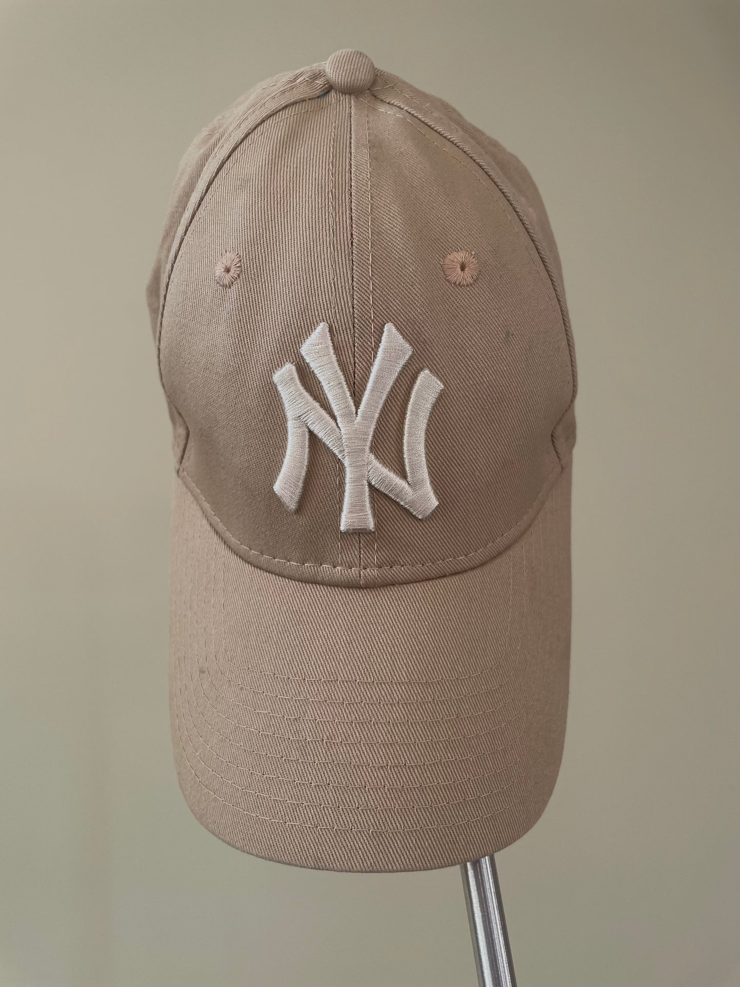 Preloved New Era 9 Forty Womens NY Yankees Beige Cotton Baseball Cap